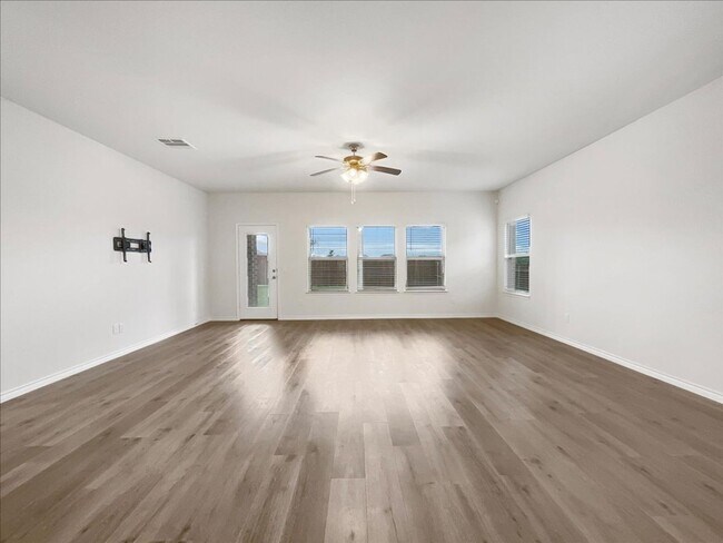 Building Photo - PRICE REDUCTION. 4-bed 2.5-bath 2714 sqft house located in DR Horton's Millstone subdivision