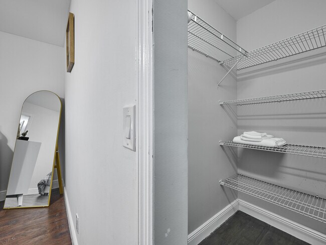 Building Photo - 1267 Summerwood Cir