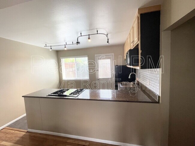 Building Photo - 650 N 300 W