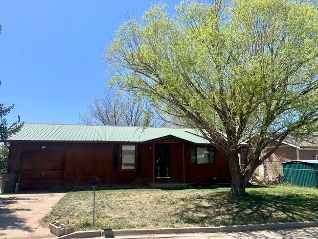 Primary Photo - 805 N Austin St