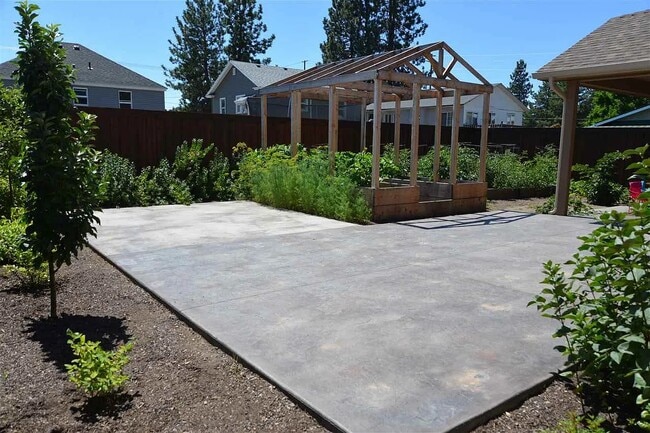 Building Photo - 6110 E 7th Ln