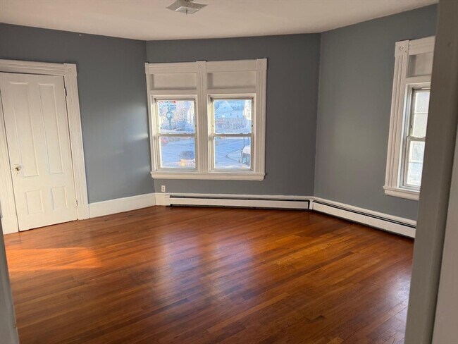 Building Photo - 175 Ashmont St