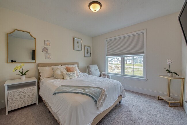 Building Photo - 35 Metacomet Rd