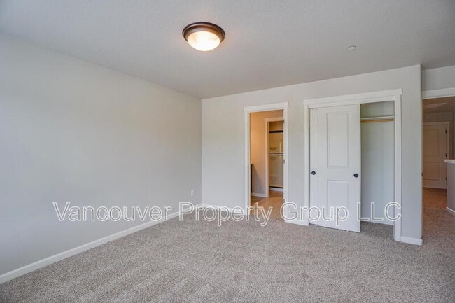 Building Photo - 5809 NE 71st Ave