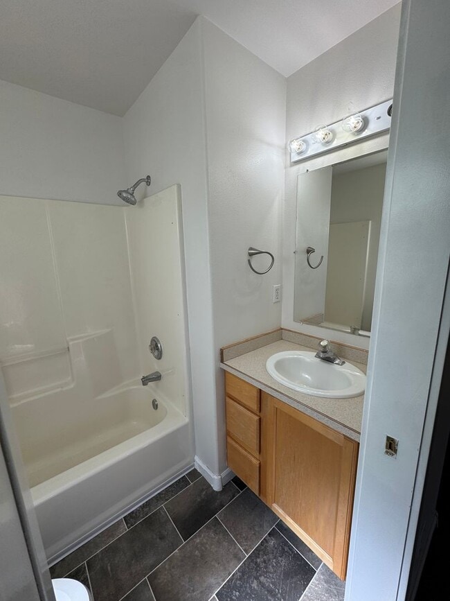 Building Photo - Updated duplex in NW Bend