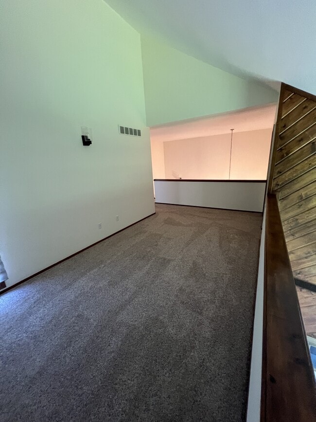 Building Photo - 3633 E Meadows Ct