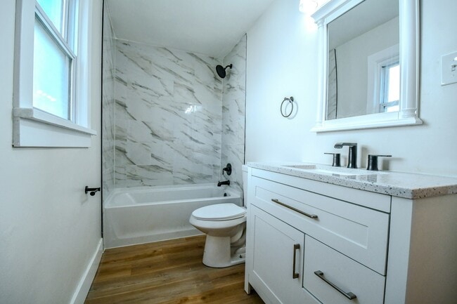 Building Photo - 4126 Sylvan Dr