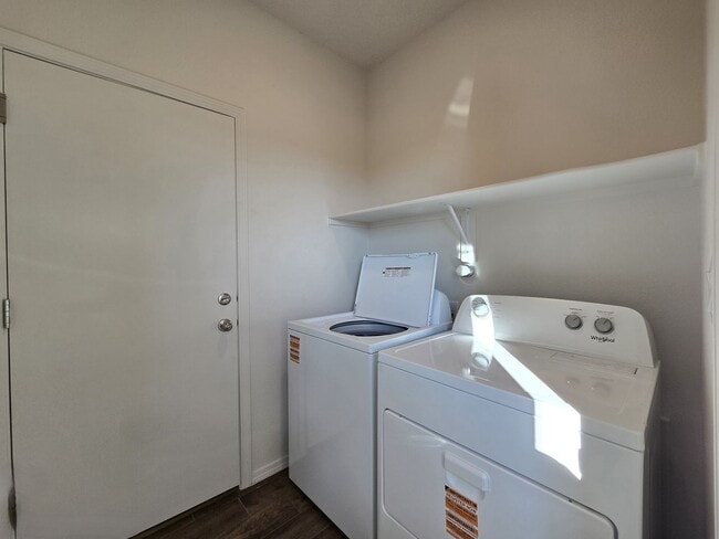 Building Photo - 3850 Chitalpa