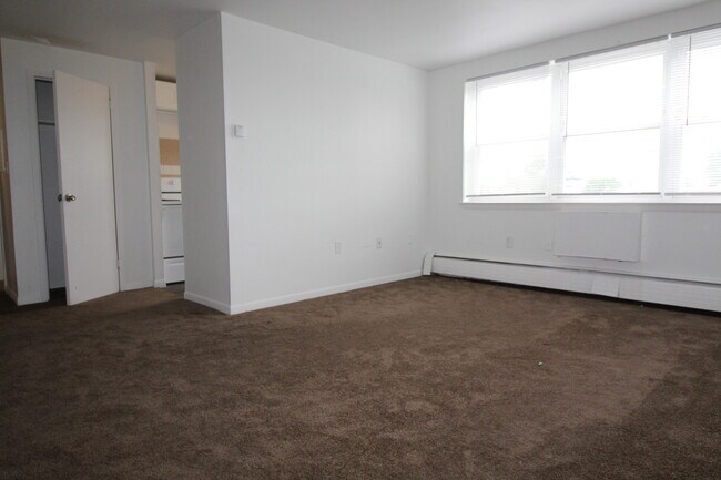 Building Photo - 30 Gillett St
