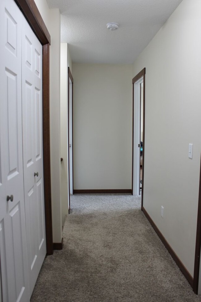 Building Photo - Single Family Home