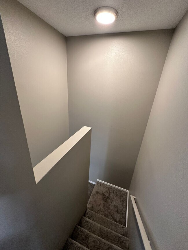 Building Photo - Lydia Court Duplex