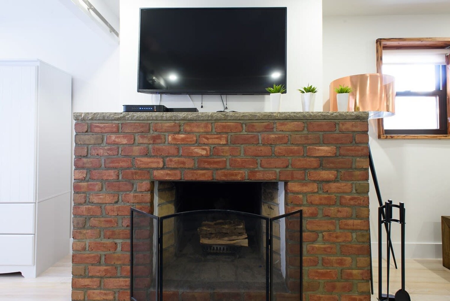 Building Photo - 244 E 75th St