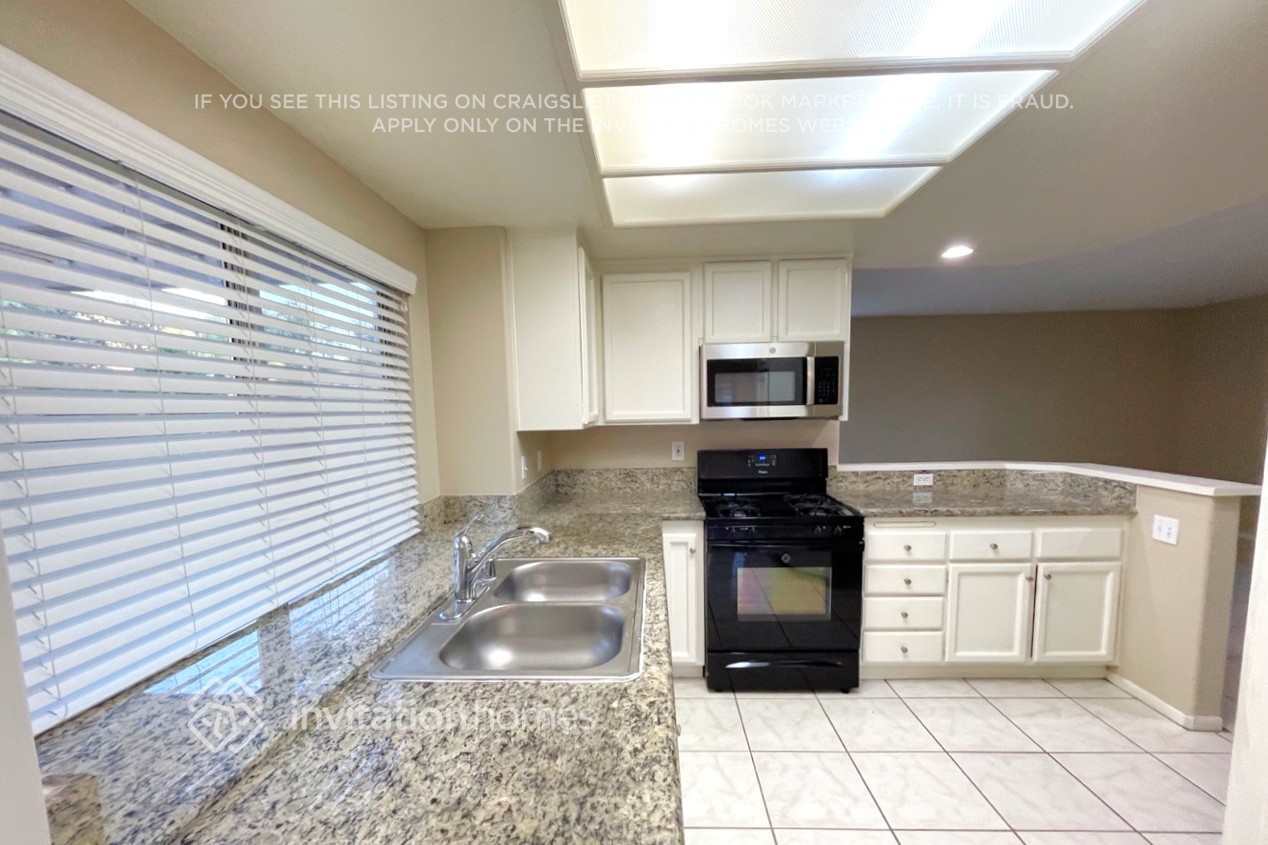 Building Photo - 40122 Cannes Ct