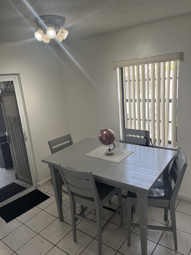 Building Photo - 2221 W 52nd St