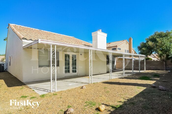 Building Photo - 827 Centaur Ave