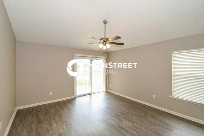 Building Photo - 4 Bedroom Pet-Friendly Home in Jacksonville, FL with Main Street Renewal