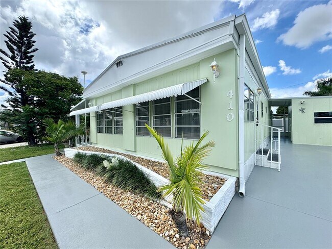 Building Photo - 410 49th Ave Terrace W