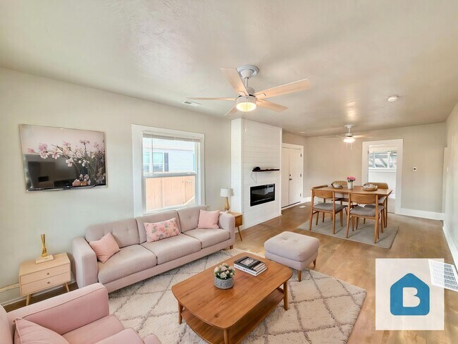 Building Photo - Updated 4BR with Fireplace, Deck & Private Backyard