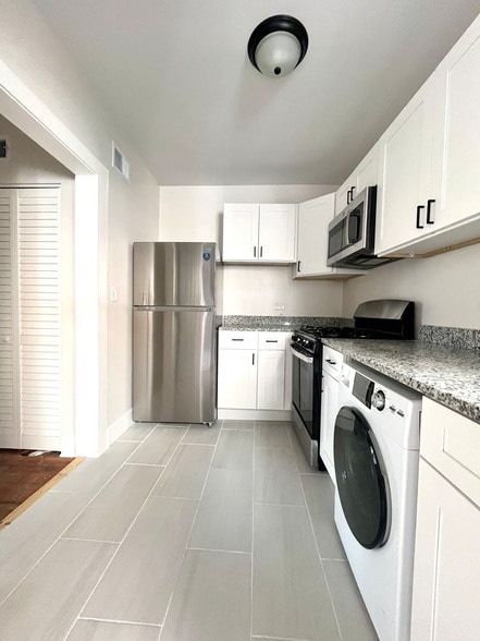 Building Photo - 1154 N Lawndale Ave