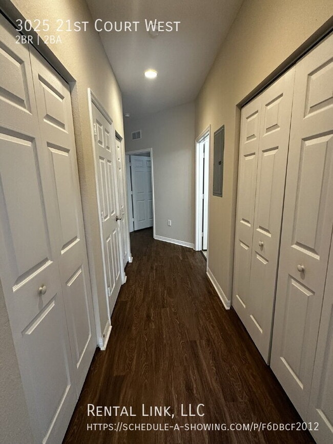 Building Photo - 3025 21 Ct W