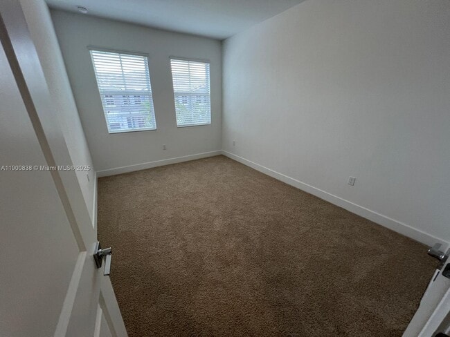 Building Photo - 136 SW 170th Ave