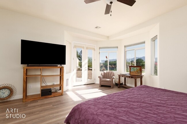 Building Photo - Beautiful home located in the gated commun...