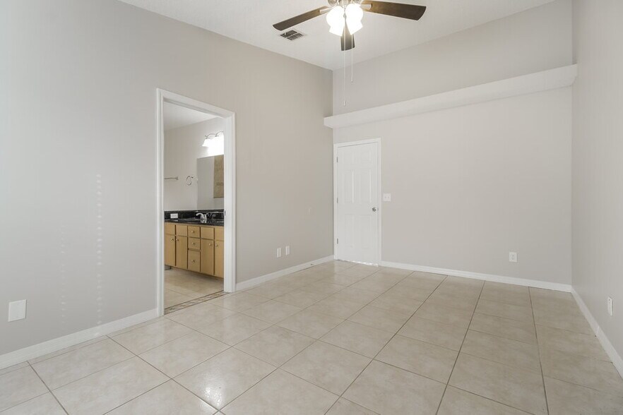Building Photo - 13710 Glasser Ave