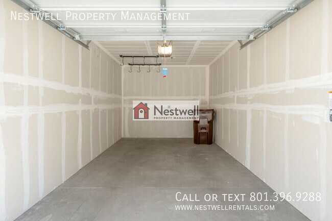 Building Photo - 4716 W Grady Ln
