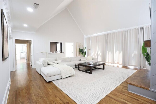 Building Photo - 700 S Brighton Ct