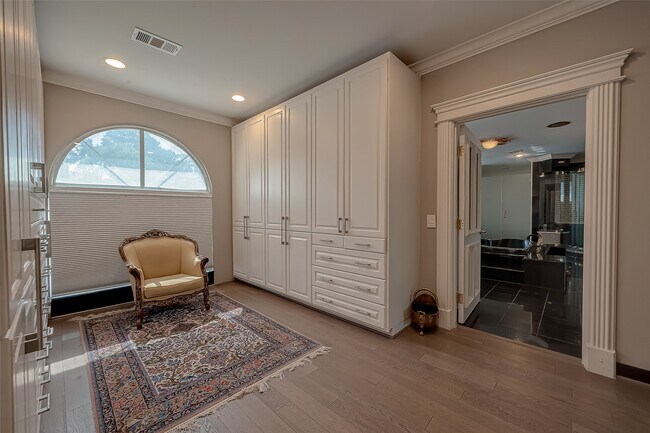 Building Photo - 12445 Memorial Dr