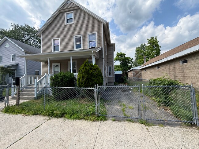 Building Photo - 22 Burr St