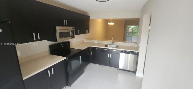 Building Photo - 765 Crystal Lake Dr