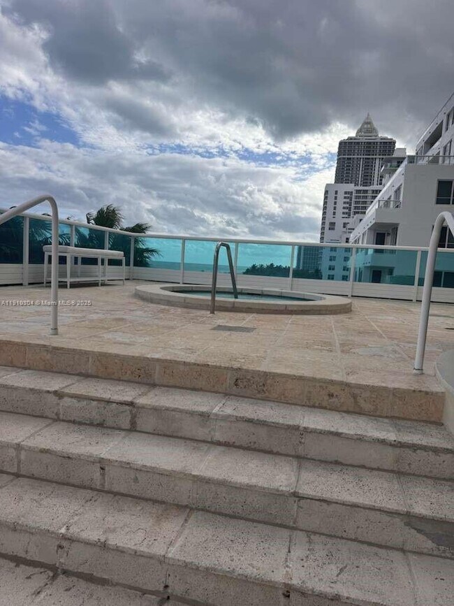 Building Photo - 5025 Collins Ave