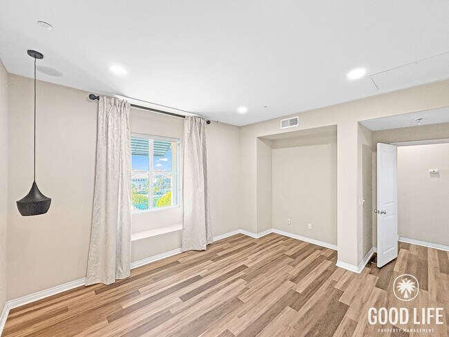 Building Photo - Beautifully Maintained Townhome in Pristine St Cloud Community