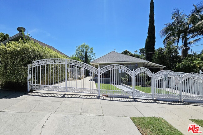 Building Photo - 1718 Grafton St