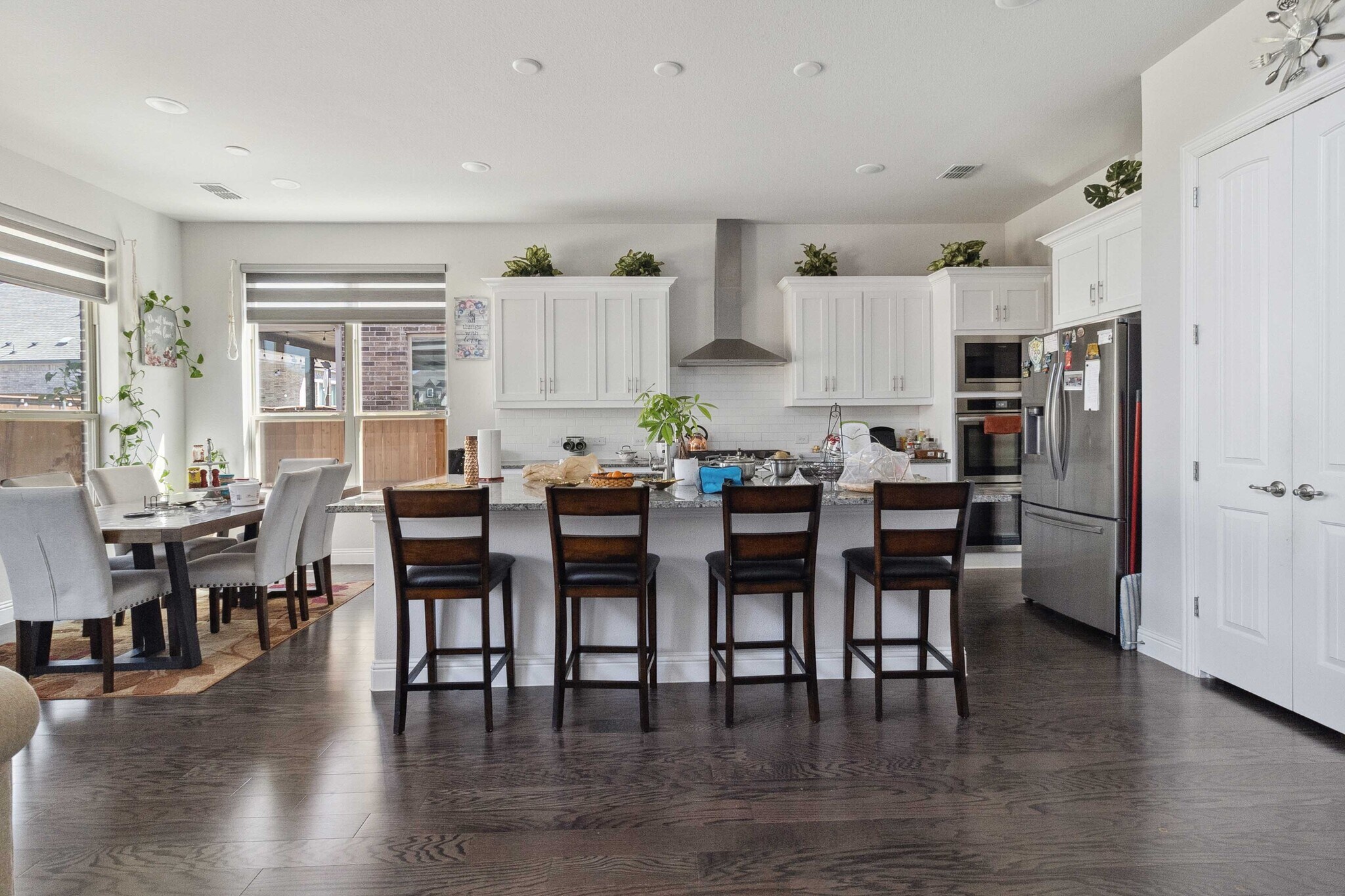 Building Photo - 566 Westwood Way Dr