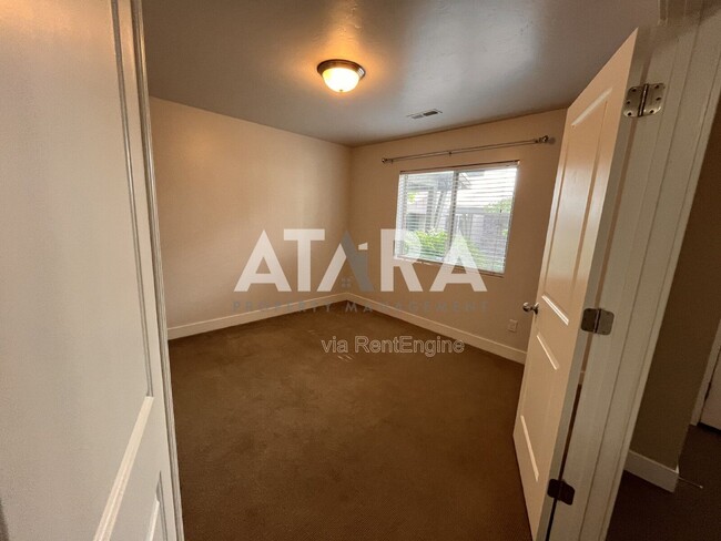 Building Photo - 7533 Vinci Pl