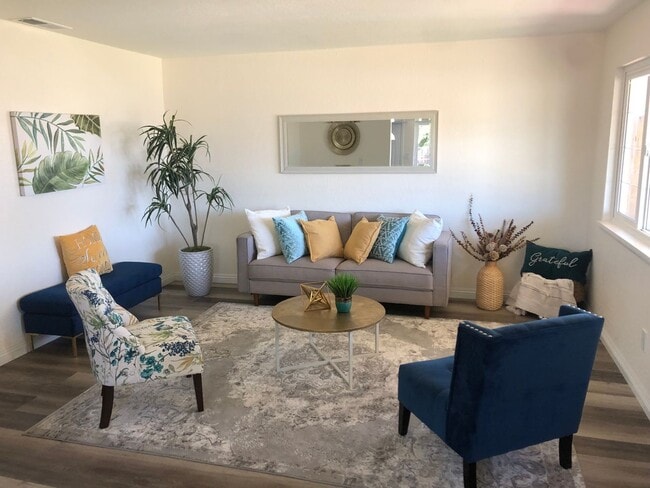 Building Photo - Remodeled Single Family Home!