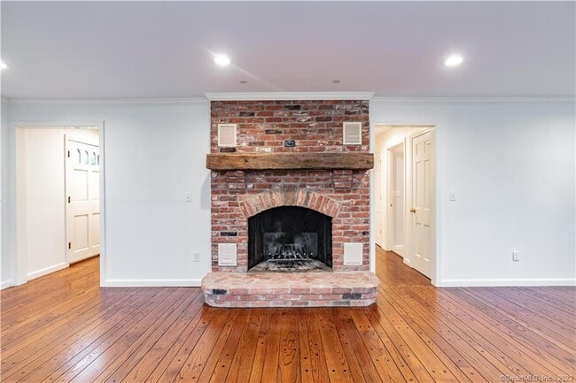 Building Photo - 1241 Halladay Ave W