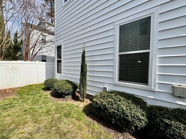 Building Photo - Ready 04-01-26! A Shadowlawn Condo w/Rooftop Deck - 3 Primary Suites - Outdoor Shower - Pet Frien...