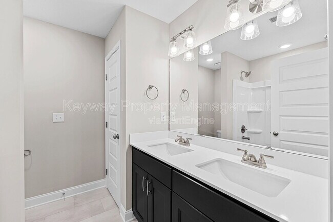 Building Photo - 3125 Venetian Dr