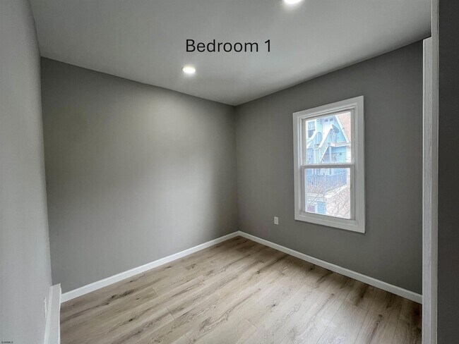 Building Photo - 21 S Spray Ave