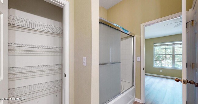 Building Photo - 5881 Moonstone Ct