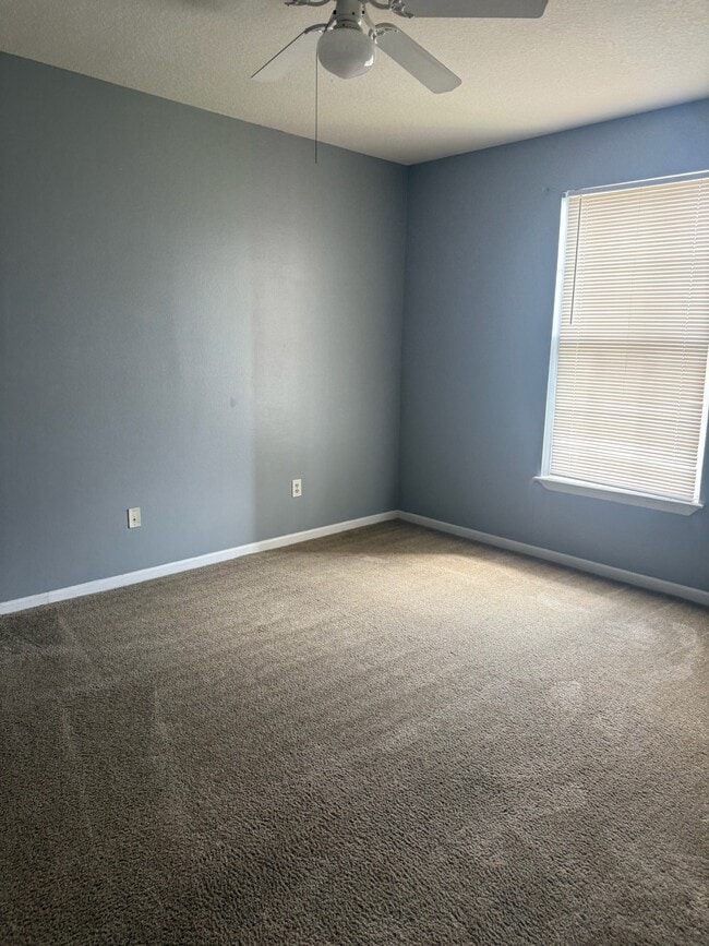 Building Photo - 14229 Falls Church Dr