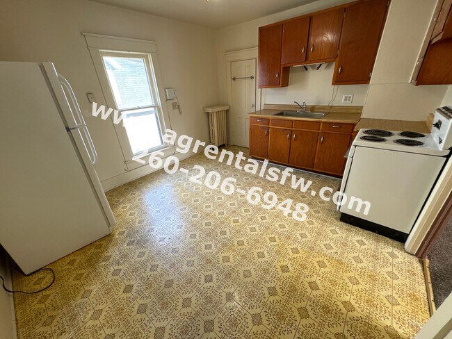 Building Photo - 1002 Columbia Ave