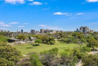 Building Photo - 901 W 9th St