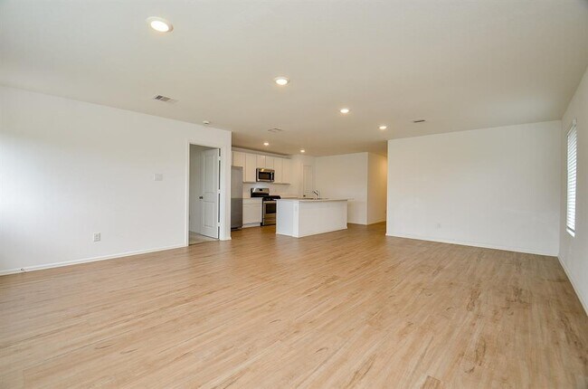 Building Photo - 27127 Breakaway Ln
