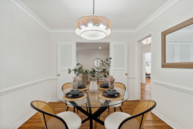 Building Photo - 15034 1/2 Dickens St