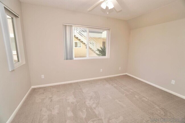 Building Photo - 7405 Charmant Dr
