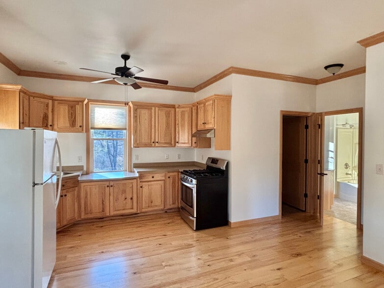 Building Photo - 1583 Clark Hill Rd